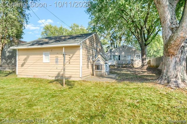 5241 Drayton Road, Clarkston, MI 48346