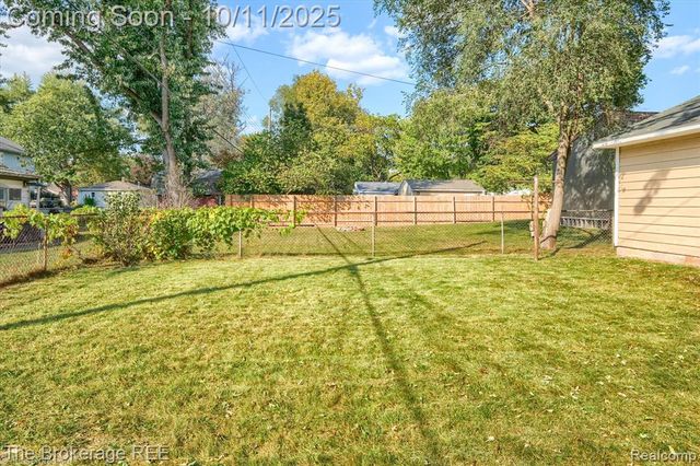 5241 Drayton Road, Clarkston, MI 48346