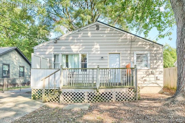 5241 Drayton Road, Clarkston, MI 48346