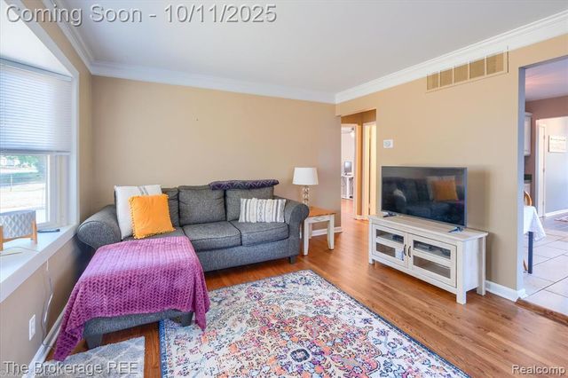 5241 Drayton Road, Clarkston, MI 48346