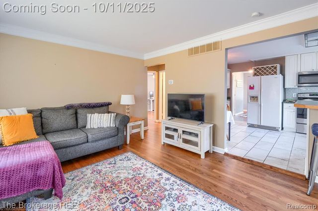 5241 Drayton Road, Clarkston, MI 48346