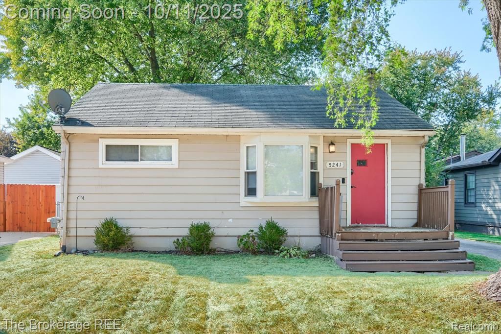 5241 Drayton Road, Clarkston, MI 48346