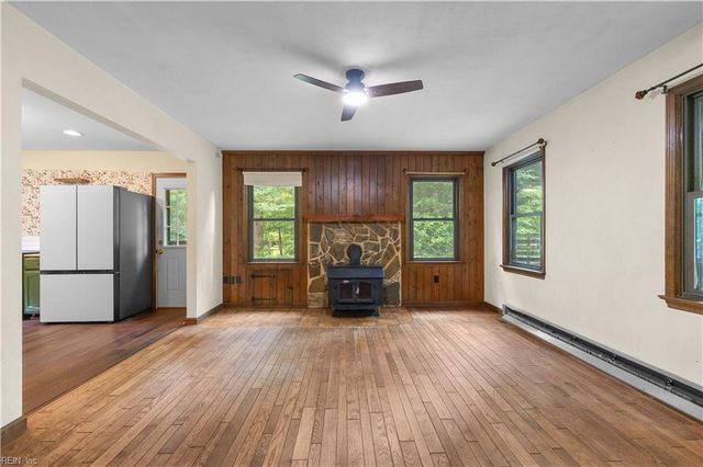 12482 Titus Cove LNDG, Carrollton, VA 23314