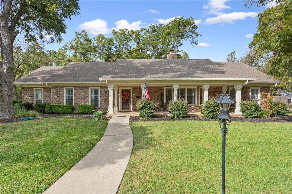 1306 Ash ST, Georgetown, TX 78626