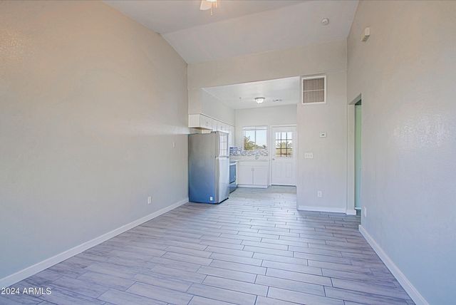 1614 W PURDUE Avenue 102, Phoenix, AZ 85021