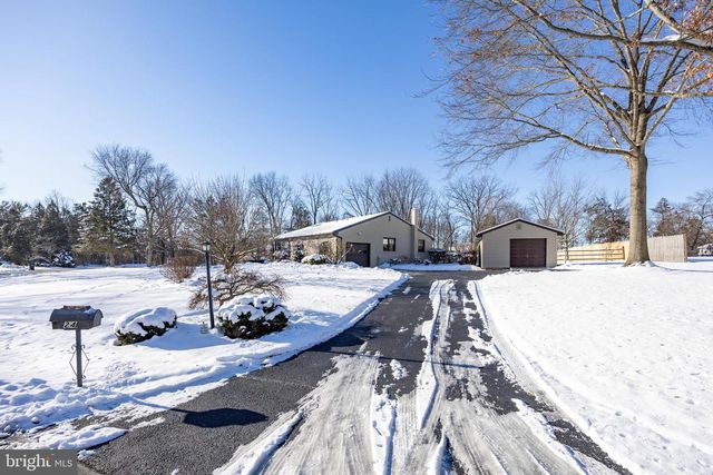 24 ACOMA LN, Collegeville, PA 19426