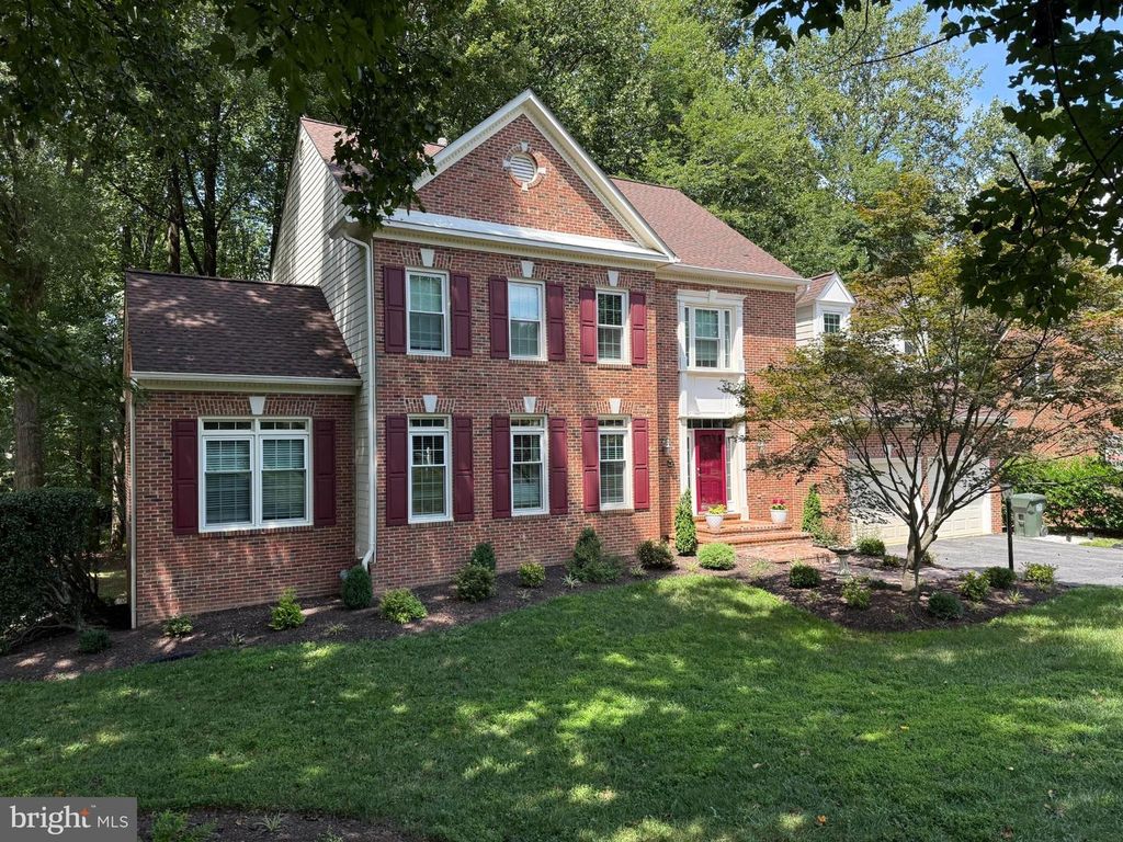 11181 LONGWOOD GROVE DR, Reston, VA 20194