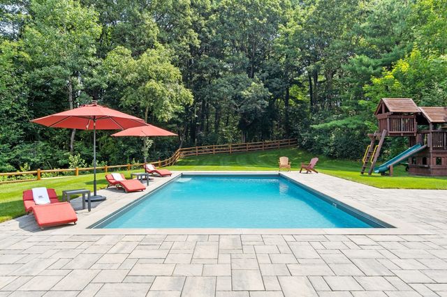 29 Hayes Lane, Lexington, MA 02420