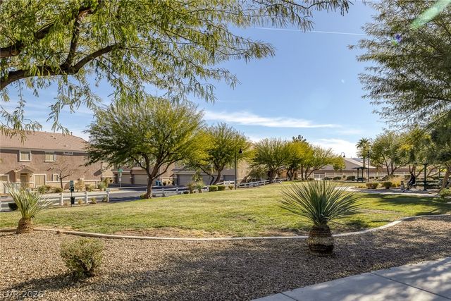 8725 Traveling Breeze Avenue 102, Las Vegas, NV 89178