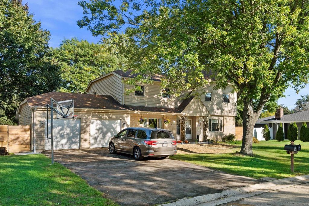 W156N10904 Catskill LANE, Germantown, WI 53022