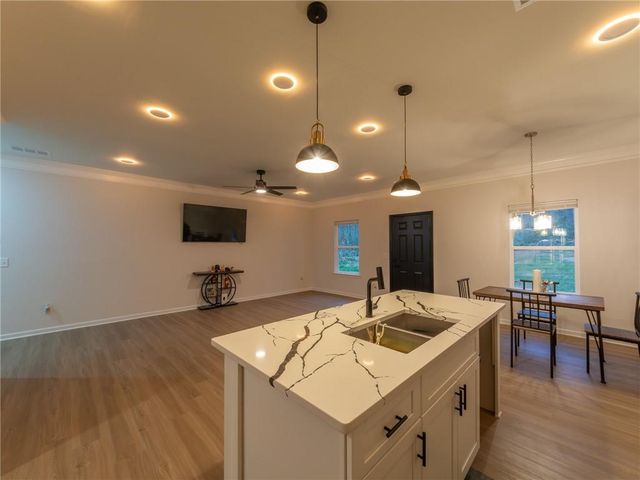 143 Mctier NW Circle, Cartersville, GA 30120