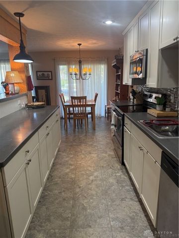 1943 Washington South Drive, Dayton, OH 45458