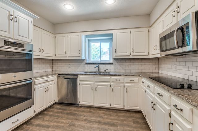 2711 Lincoln Drive, Arlington, TX 76006