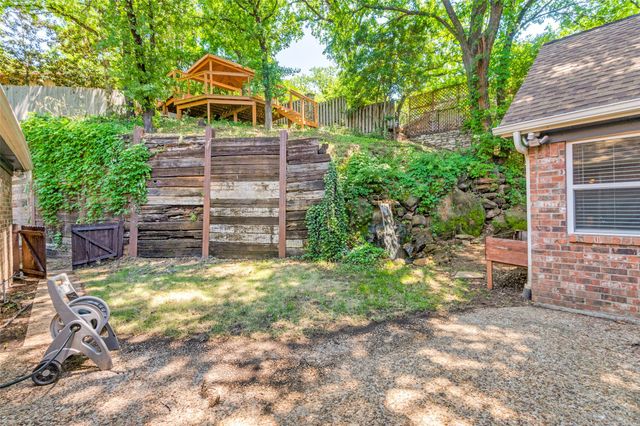 2711 Lincoln Drive, Arlington, TX 76006