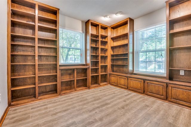 2711 Lincoln Drive, Arlington, TX 76006