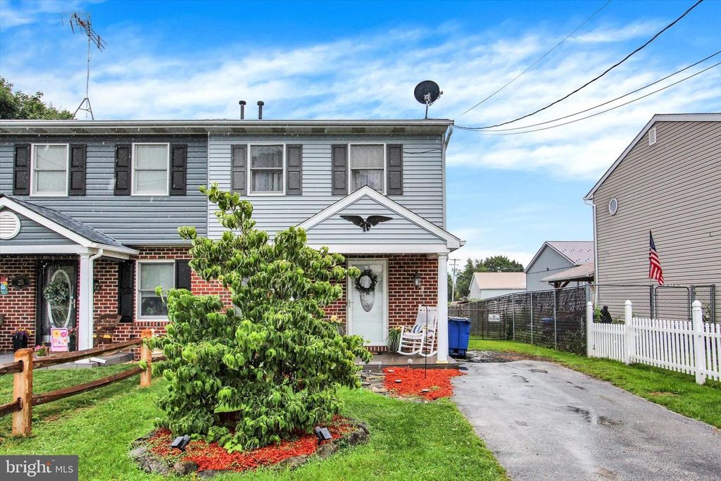 23 LUMBER ST, Littlestown, PA 17340
