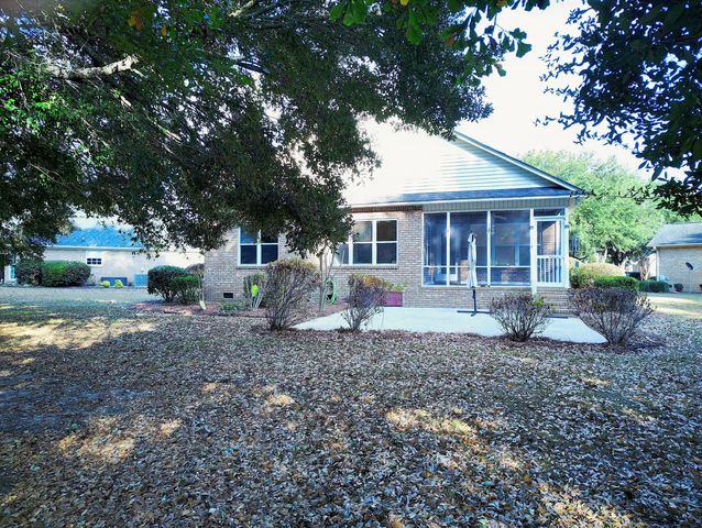 13 Lake Arbu Drive, Manning, SC 29102