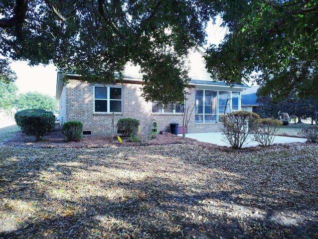 13 Lake Arbu Drive, Manning, SC 29102