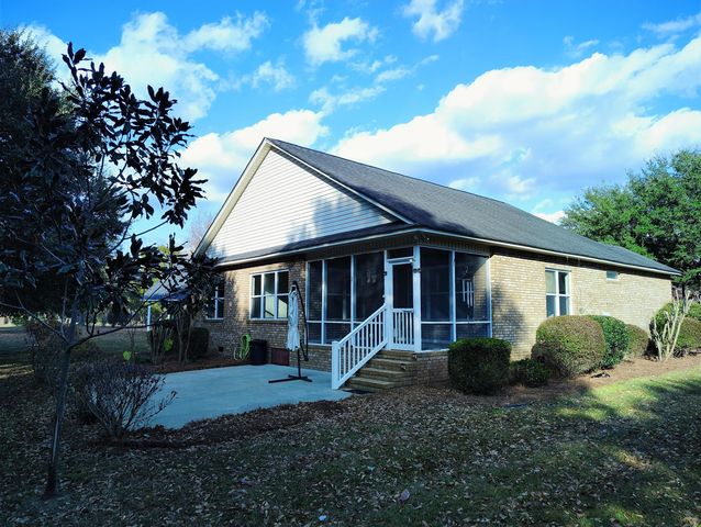13 Lake Arbu Drive, Manning, SC 29102
