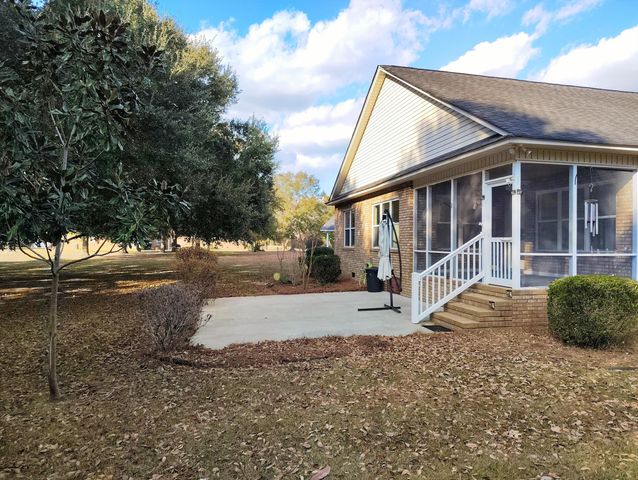 13 Lake Arbu Drive, Manning, SC 29102