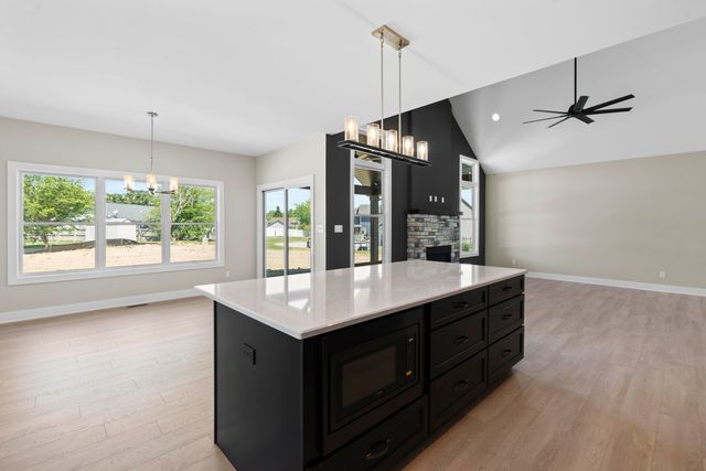 2412 Apple Court, Schererville, IN 46375