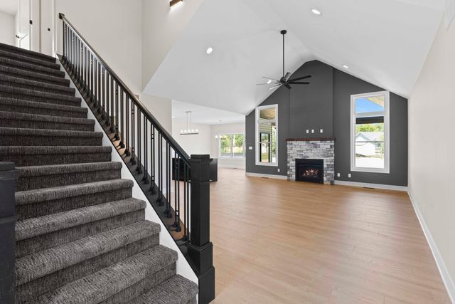 2412 Apple Court, Schererville, IN 46375