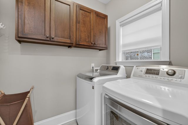 607 Southshore Pt, Mount Juliet, TN 37122