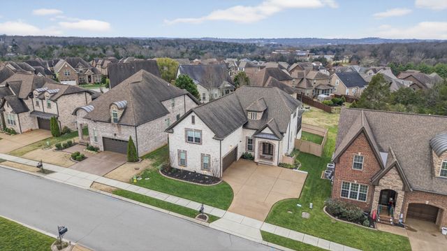 607 Southshore Pt, Mount Juliet, TN 37122