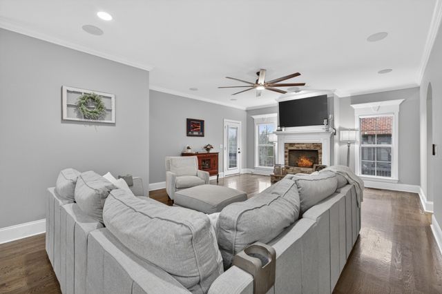 607 Southshore Pt, Mount Juliet, TN 37122