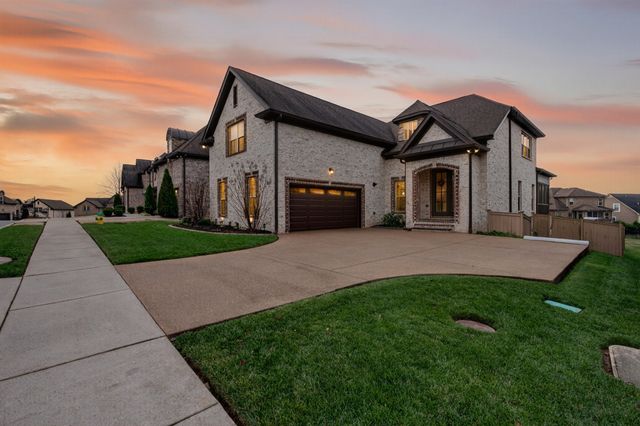 607 Southshore Pt, Mount Juliet, TN 37122