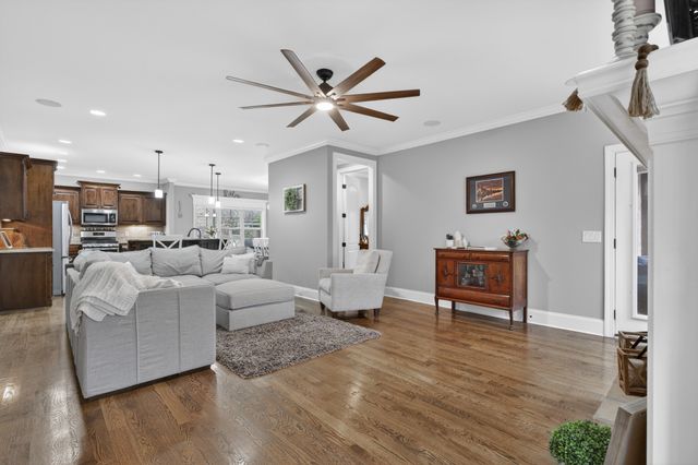 607 Southshore Pt, Mount Juliet, TN 37122