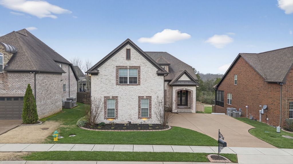 607 Southshore Pt, Mount Juliet, TN 37122