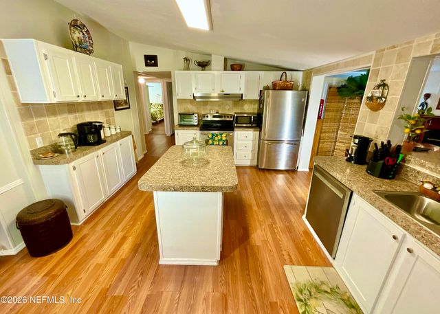 129 CRYSTAL LAKE Drive, Melrose, FL 32666