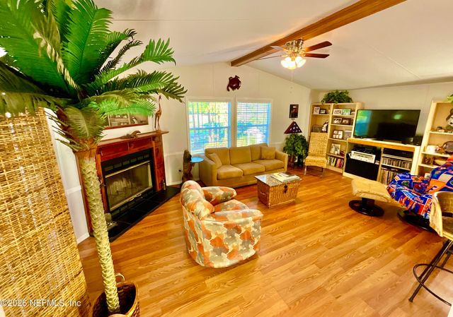 129 CRYSTAL LAKE Drive, Melrose, FL 32666