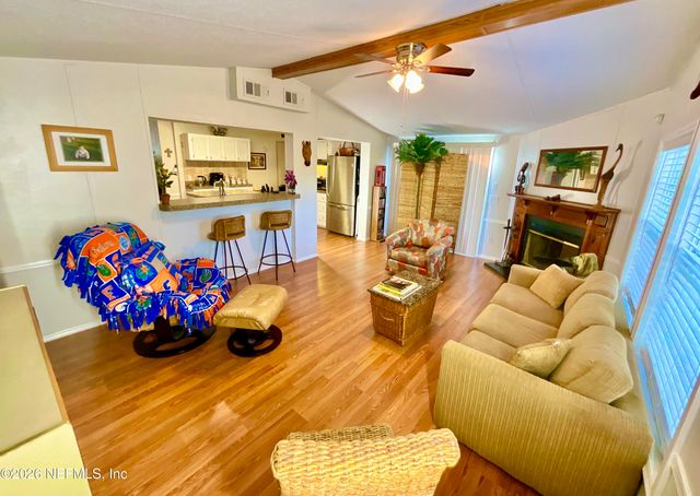 129 CRYSTAL LAKE Drive, Melrose, FL 32666