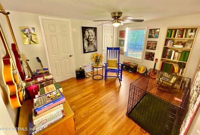 129 CRYSTAL LAKE Drive, Melrose, FL 32666