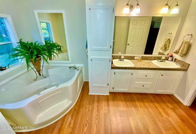 129 CRYSTAL LAKE Drive, Melrose, FL 32666