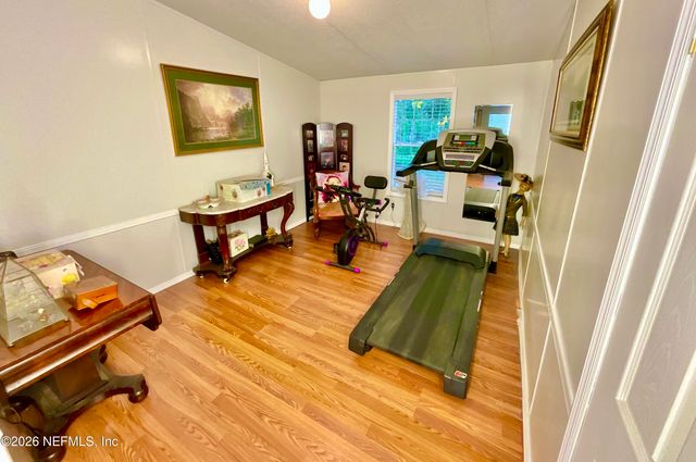 129 CRYSTAL LAKE Drive, Melrose, FL 32666