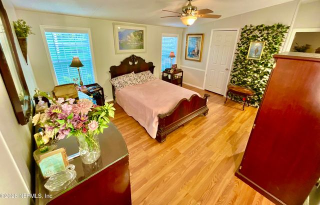 129 CRYSTAL LAKE Drive, Melrose, FL 32666