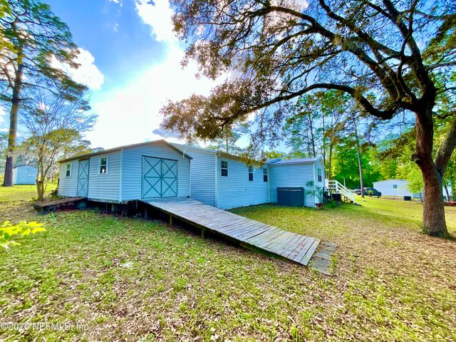 129 CRYSTAL LAKE Drive, Melrose, FL 32666