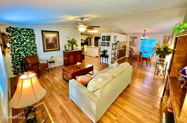 129 CRYSTAL LAKE Drive, Melrose, FL 32666