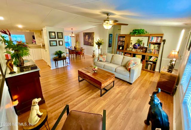 129 CRYSTAL LAKE Drive, Melrose, FL 32666