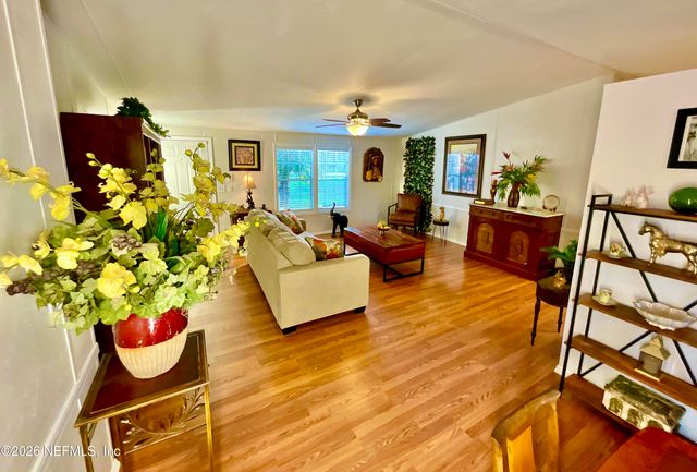 129 CRYSTAL LAKE Drive, Melrose, FL 32666