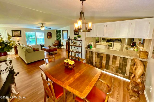 129 CRYSTAL LAKE Drive, Melrose, FL 32666