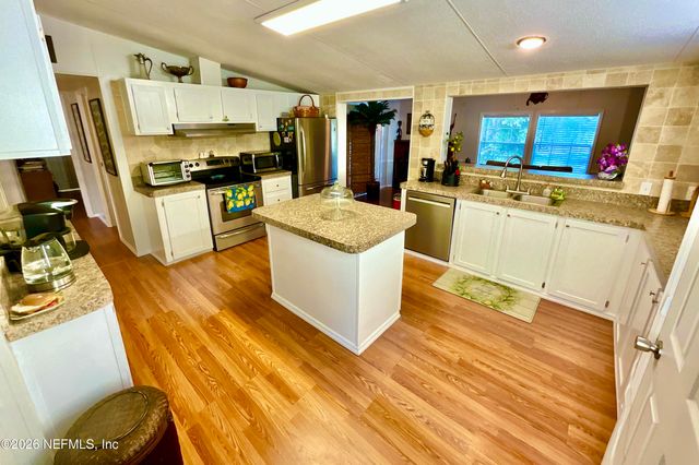 129 CRYSTAL LAKE Drive, Melrose, FL 32666