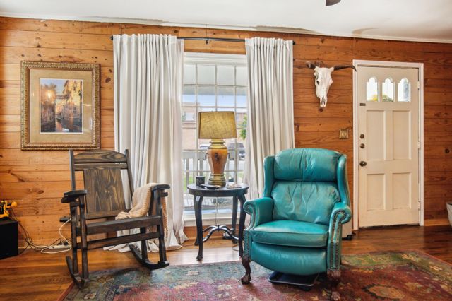 801 Bishop ST, Smithville, TX 78957