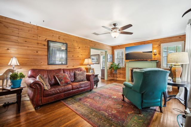 801 Bishop ST, Smithville, TX 78957