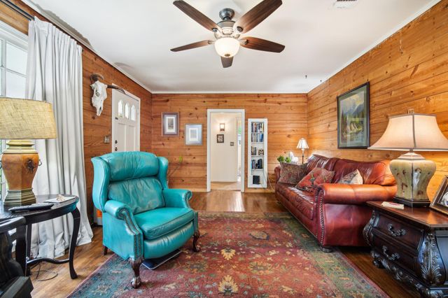 801 Bishop ST, Smithville, TX 78957