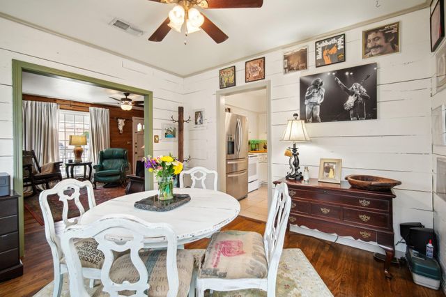 801 Bishop ST, Smithville, TX 78957