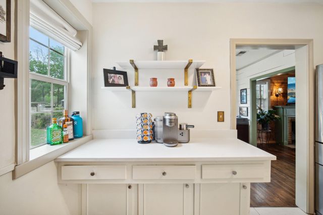 801 Bishop ST, Smithville, TX 78957